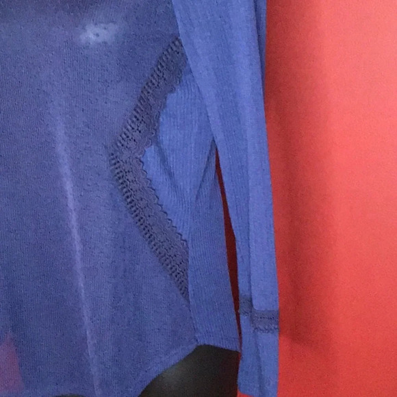 NEW DIRECTIONS WEEKEND TOP SIZE M - Picture 2 of 4